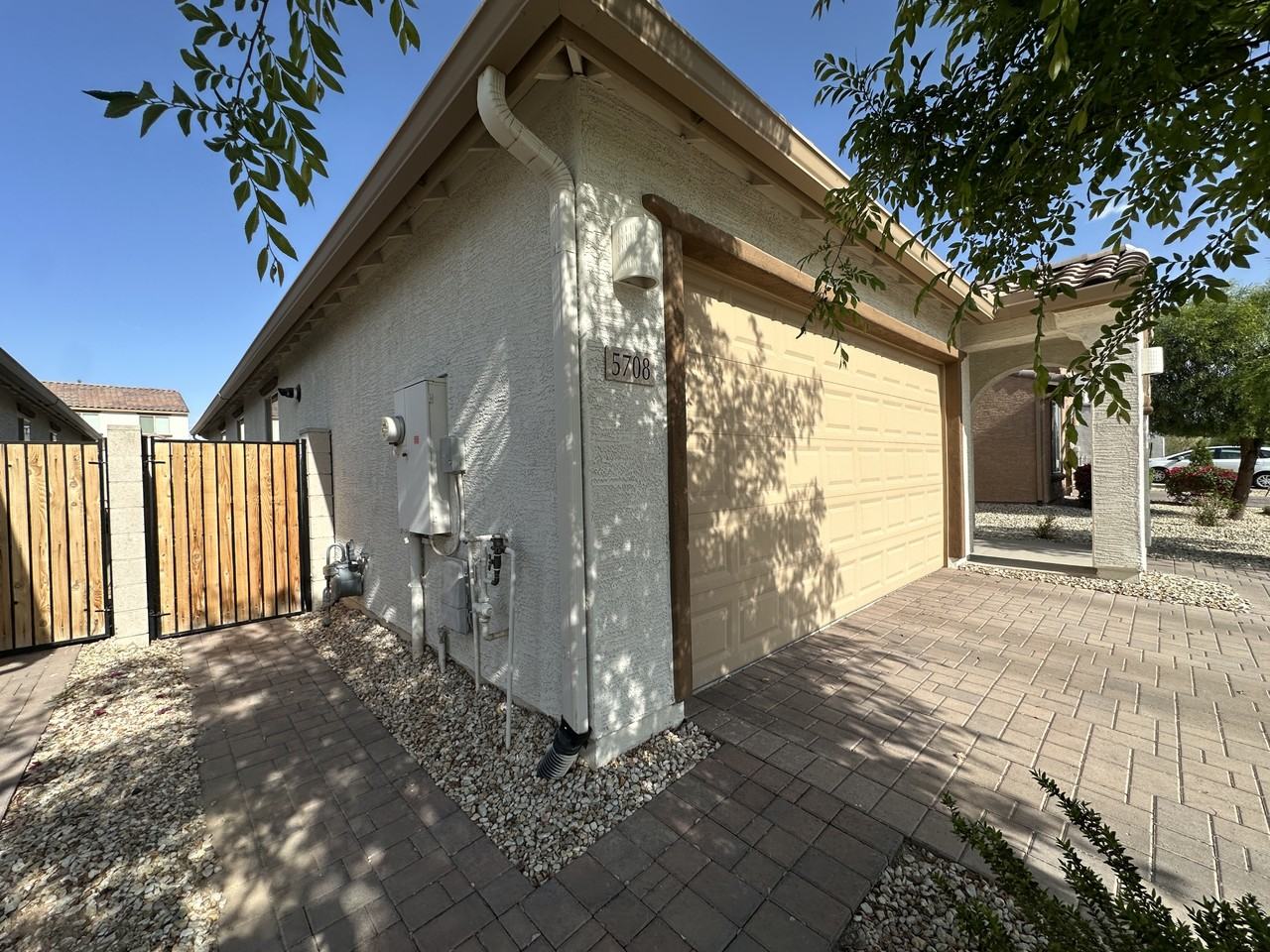 5708 N 88th Ave - Photo 5 of 42