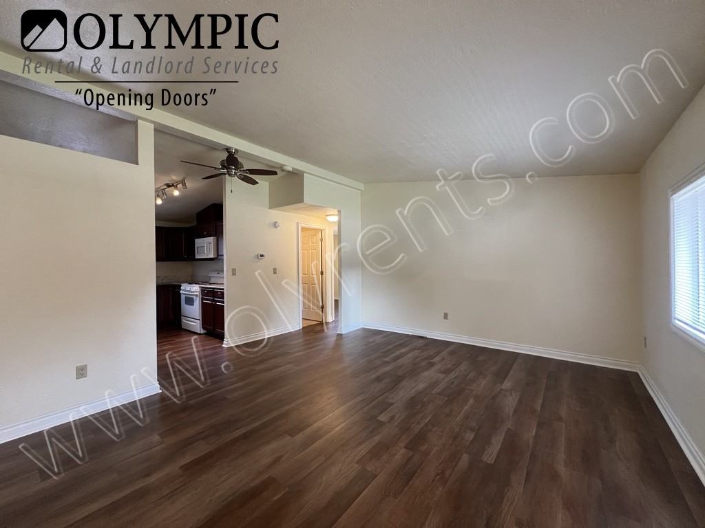 6498 Glen Ct Se - Photo 4 of 32
