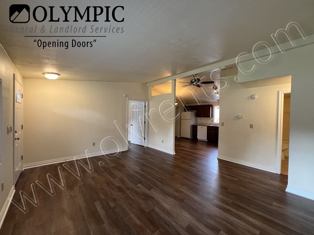 6498 Glen Ct Se - Photo 5 of 32
