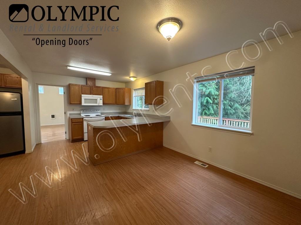 1506 Evanston Ct Ne - Photo 4 of 25