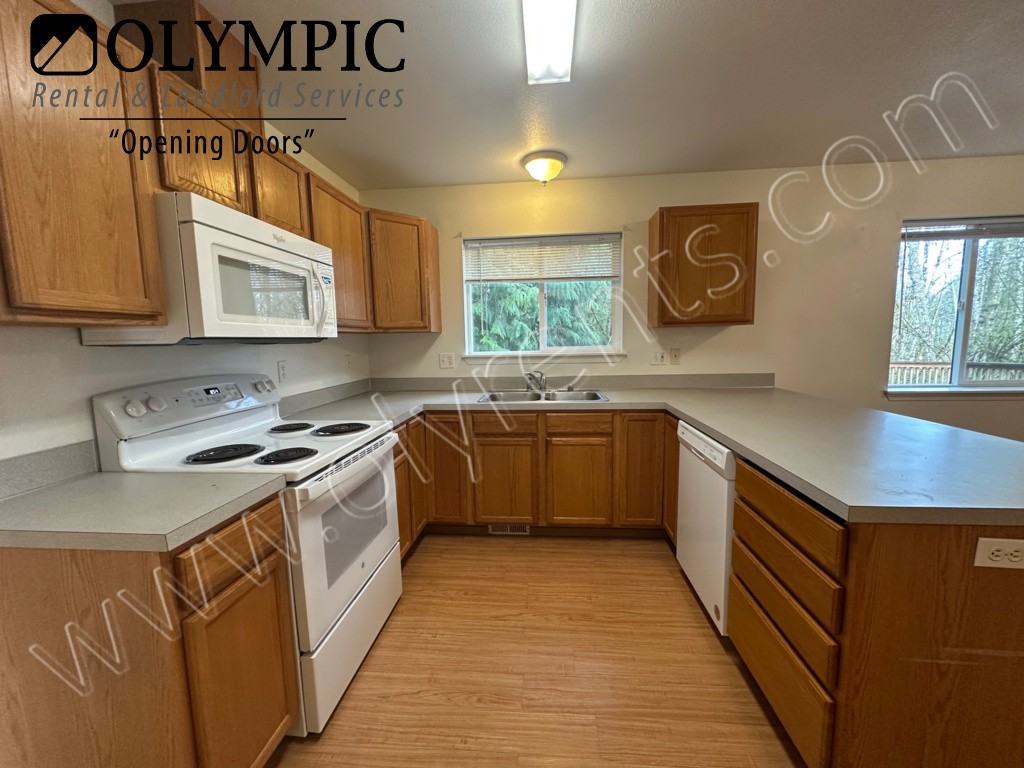 1506 Evanston Ct Ne - Photo 5 of 25