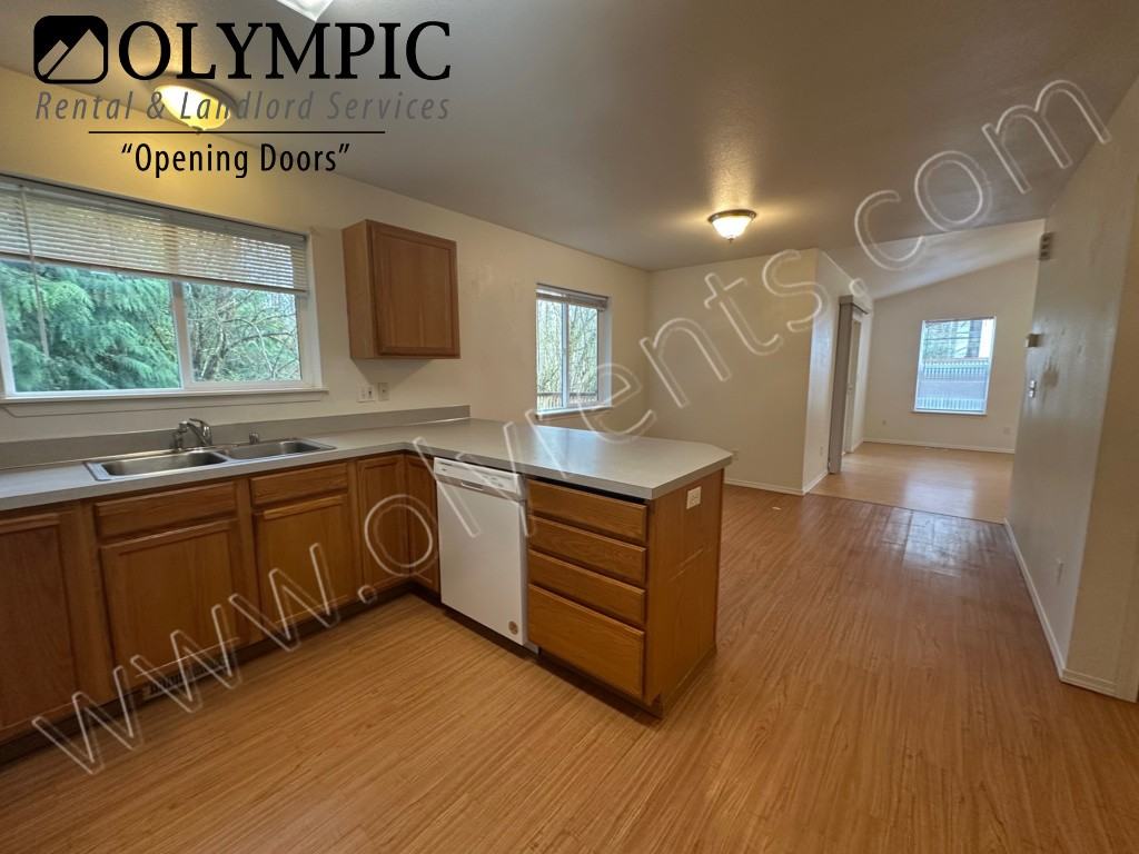 1506 Evanston Ct Ne - Photo 6 of 25