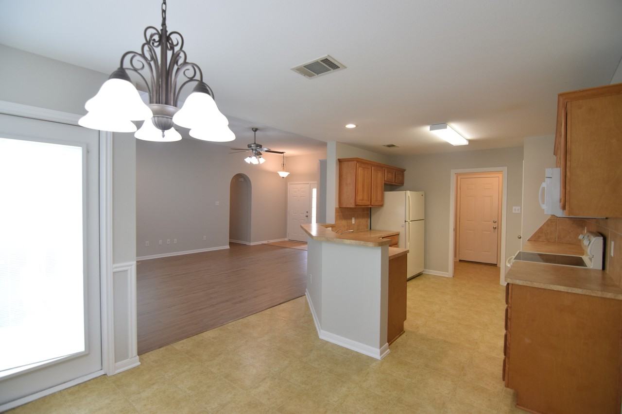 1022 Neuberry Cliffe - Photo 4 of 19