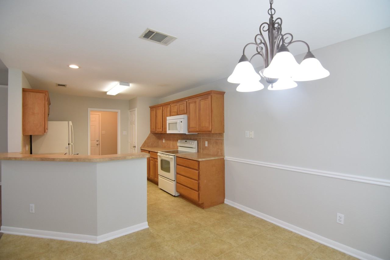 1022 Neuberry Cliffe - Photo 6 of 19