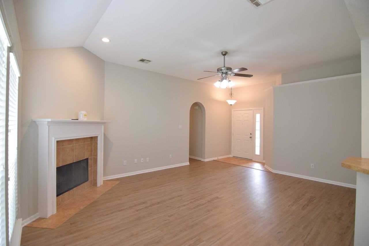 1022 Neuberry Cliffe - Photo 7 of 19