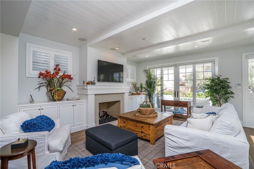 217 Coral Ave - Photo 6 of 37