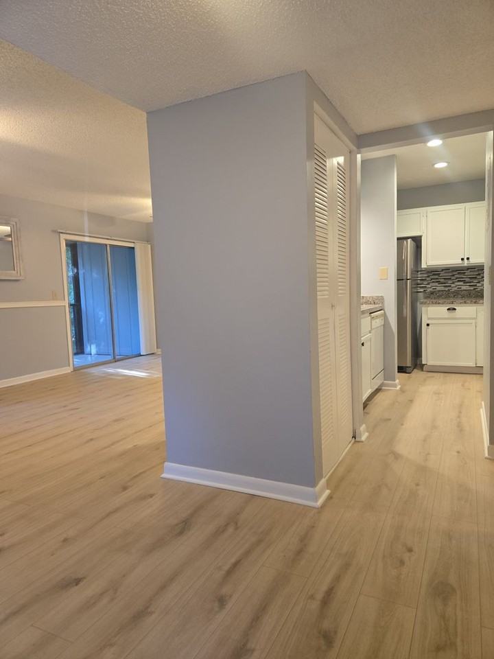 160 Live Oak Woods Court #4D - Photo 4 of 21