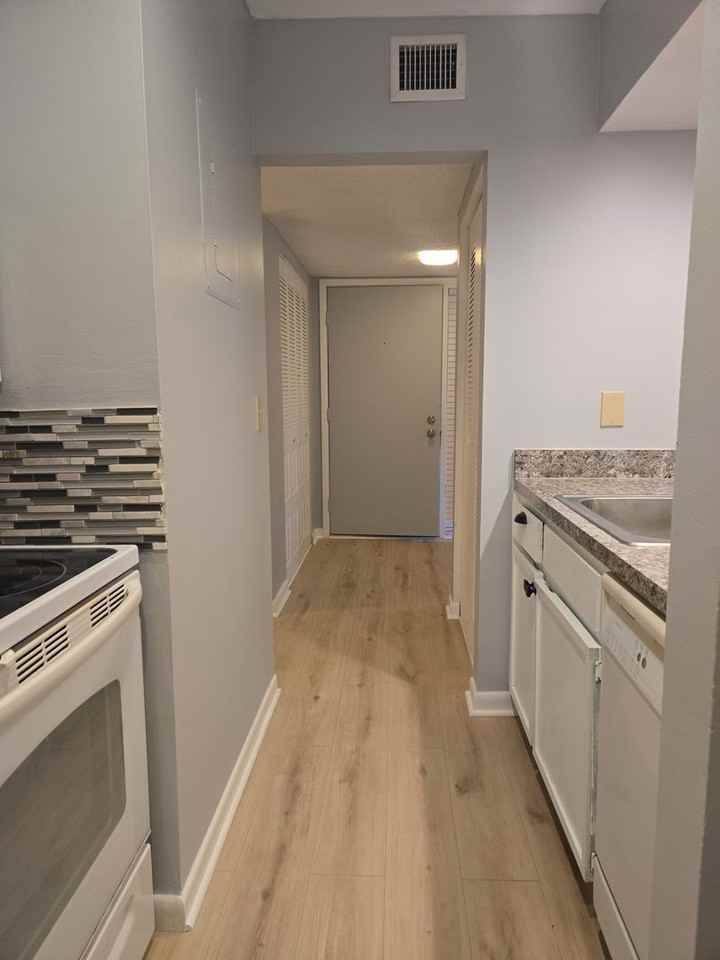 160 Live Oak Woods Court #4D - Photo 5 of 21