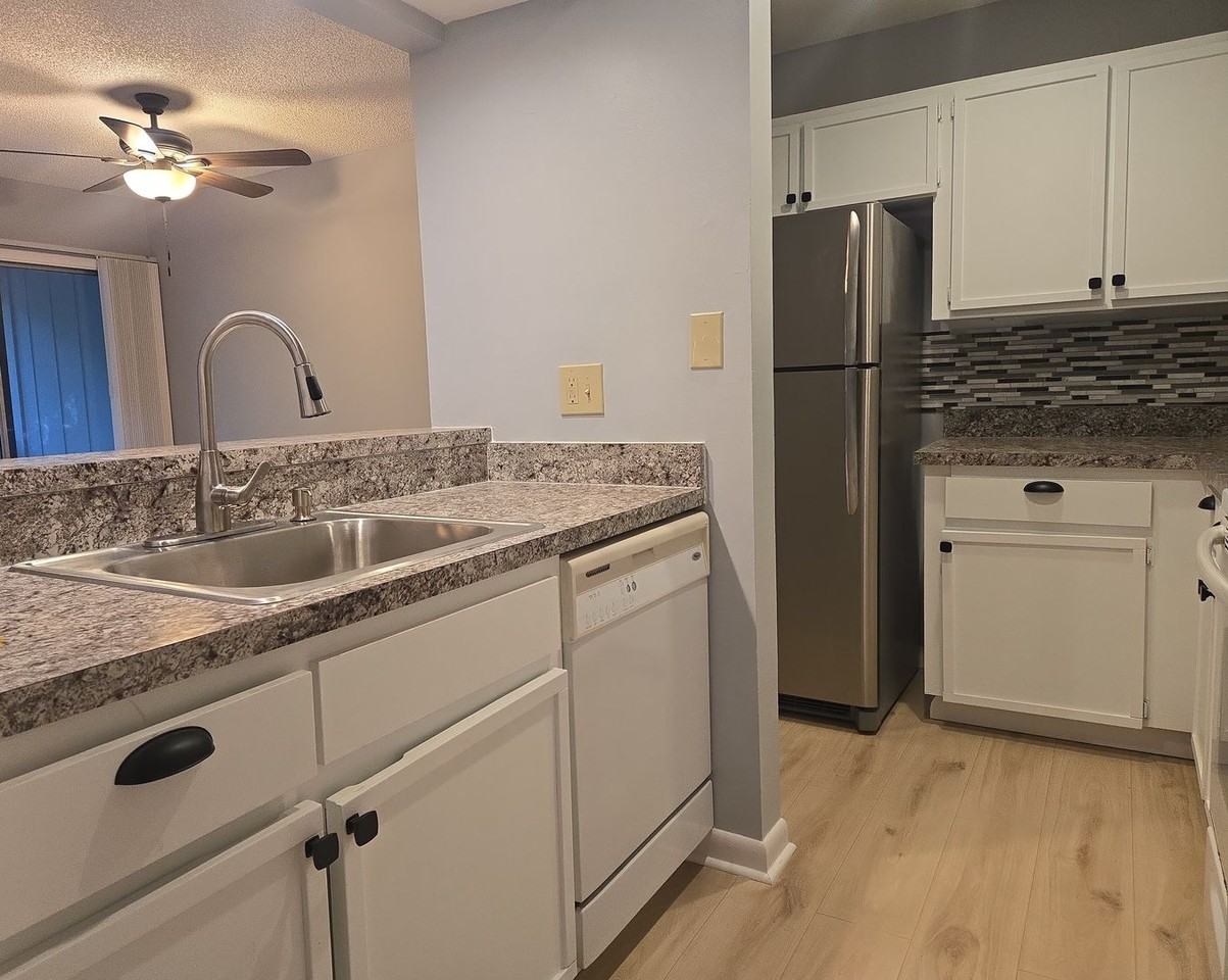 160 Live Oak Woods Court #4D - Photo 6 of 21