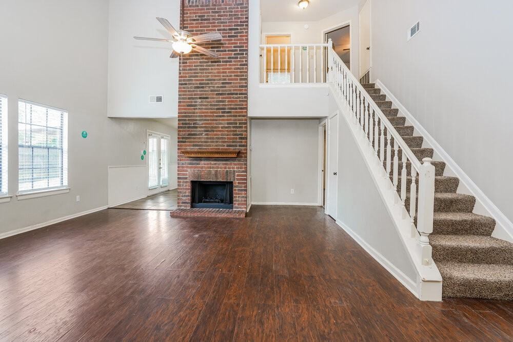 7715 Springville Dr - Photo 5 of 17