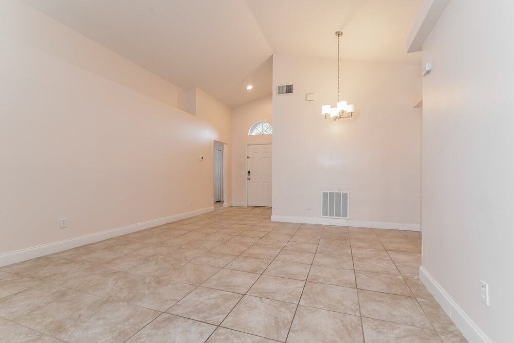 2708 Eagle Creek Ct - Photo 3 of 16