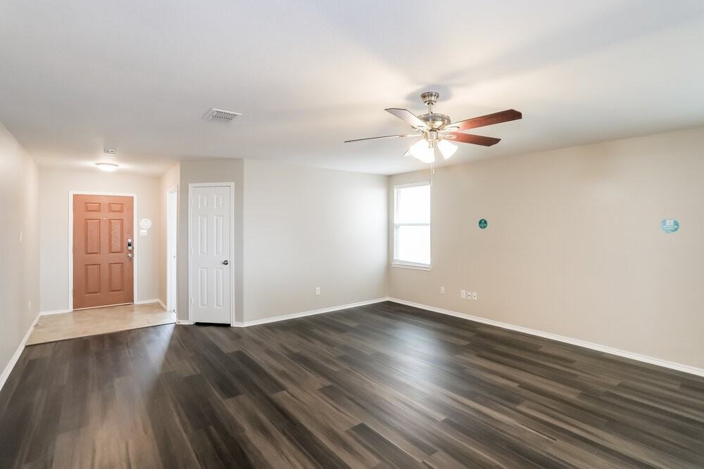 7609 Scarlet View Trl - Photo 3 of 16