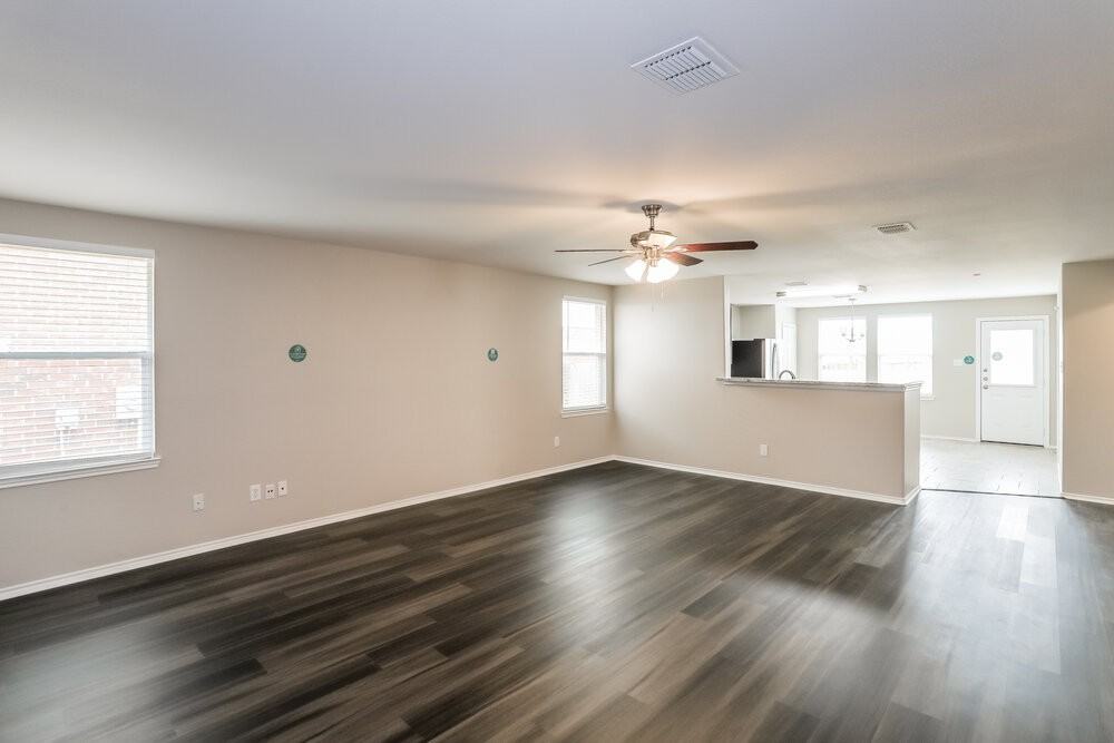 7609 Scarlet View Trl - Photo 4 of 16