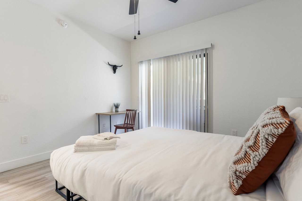 15608 North 71st Street - Photo 6 of 93