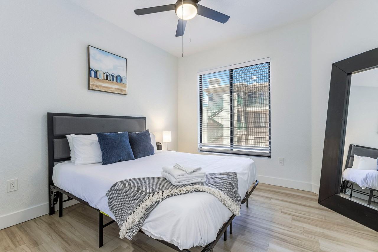 15608 North 71st Street - Photo 7 of 93