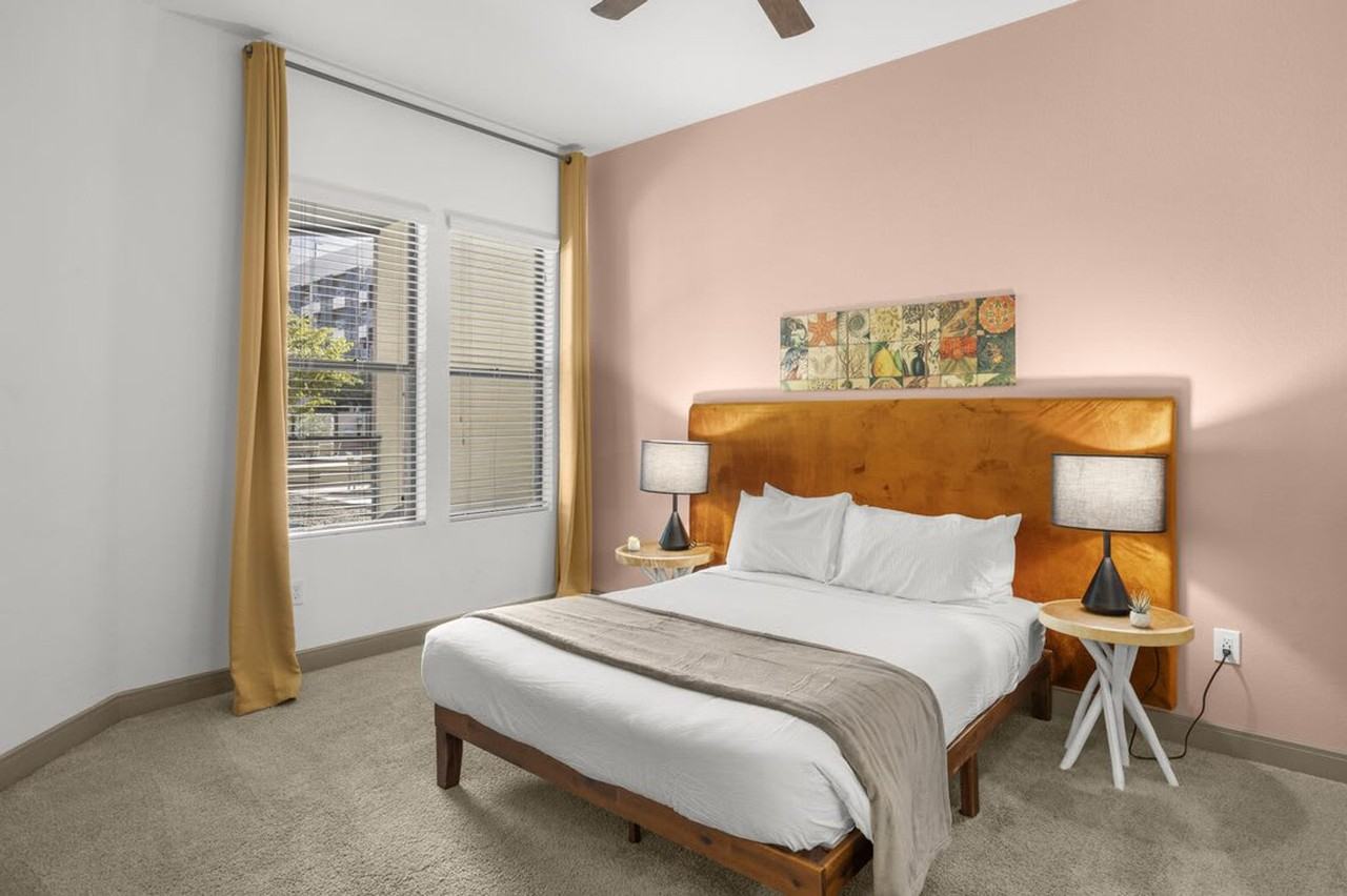 555 North College Avenue - Photo 3 of 62