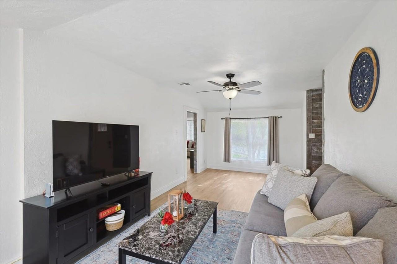 711 Red Oak Ln #1019621P - Photo 2 of 31