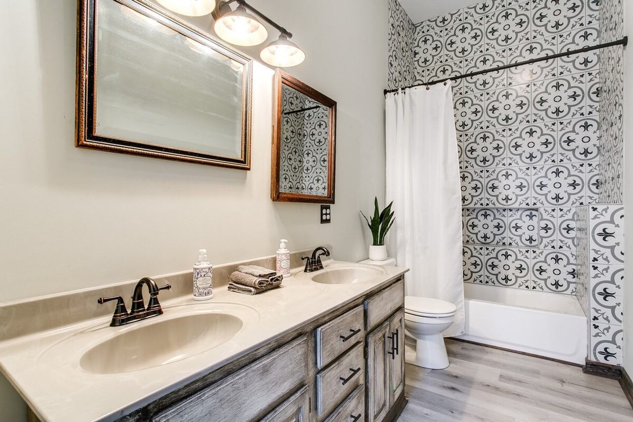 725 E Breckinridge St #1028894P - Photo 4 of 40