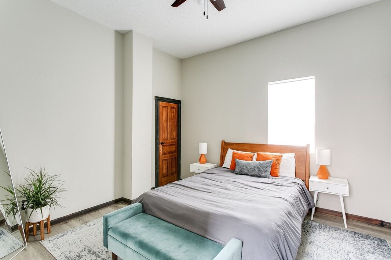 725 E Breckinridge St #1028894P - Photo 7 of 40