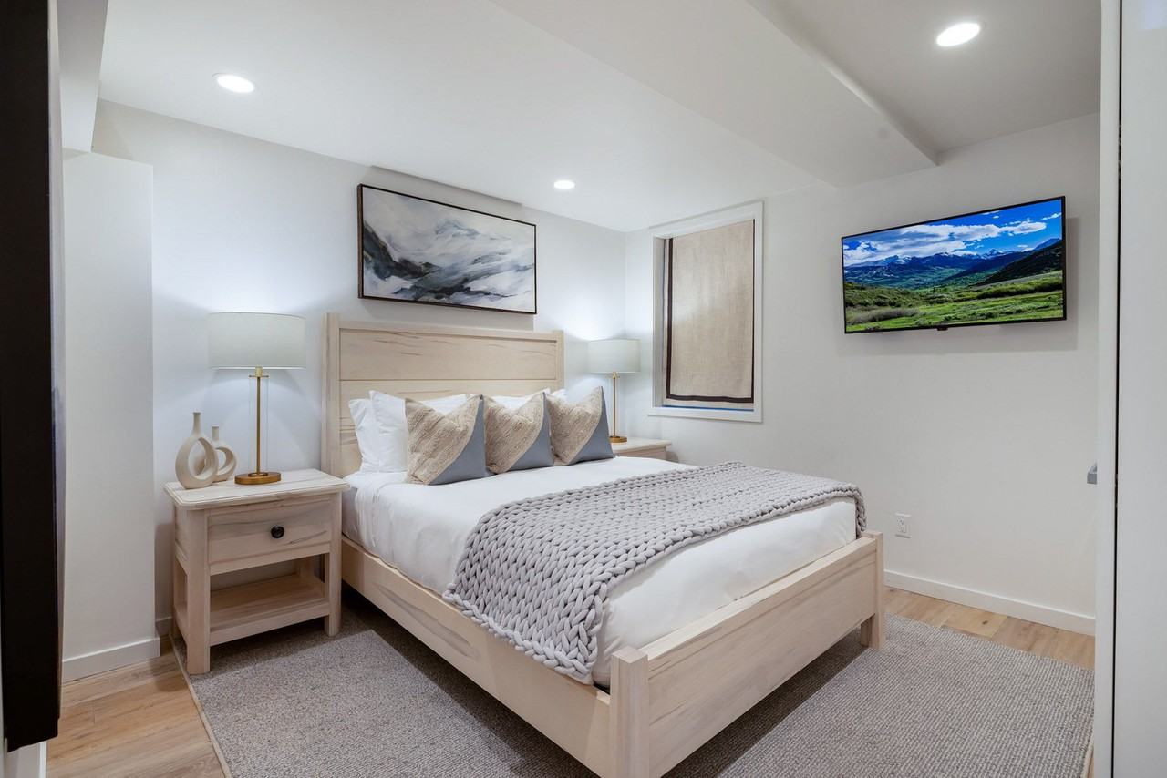 800 South Mill Street - Photo 3 of 146