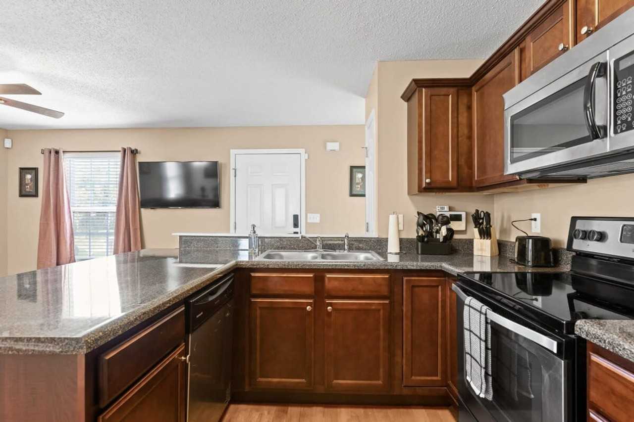 222 Elmwood Dr #1043555P - Photo 5 of 37