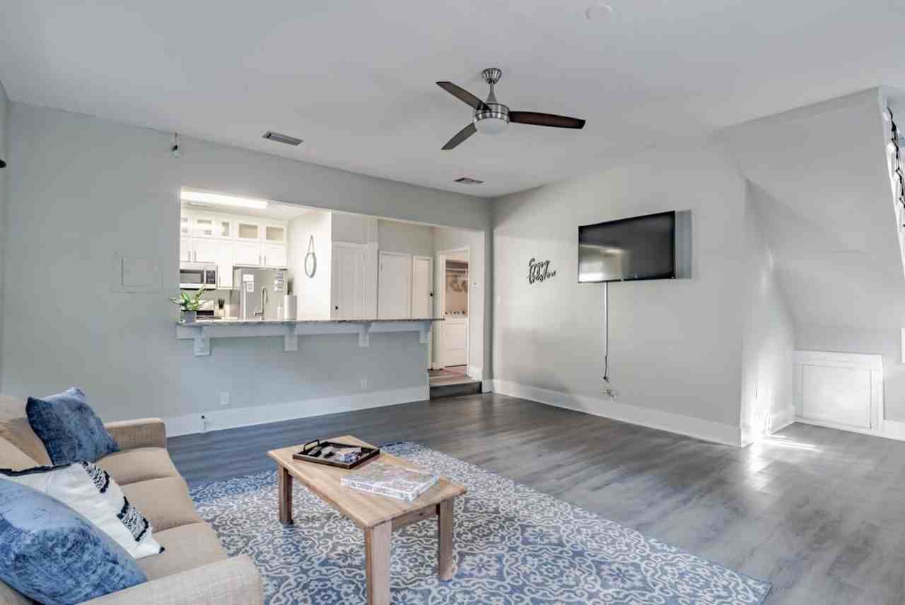 402 Michigan Ave #1043648P - Photo 6 of 43