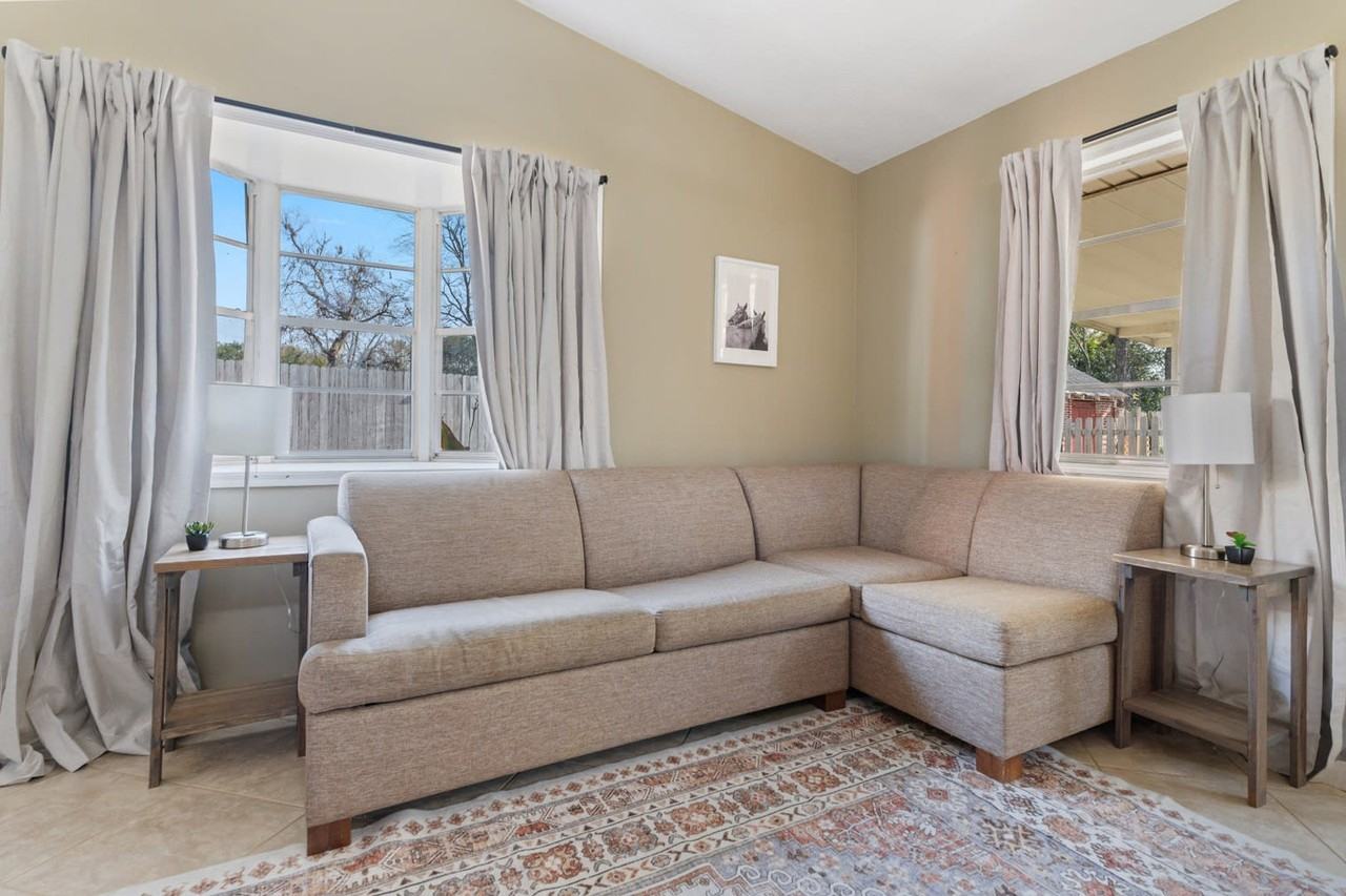 2004 Capitol Ave #1043879P - Photo 5 of 50