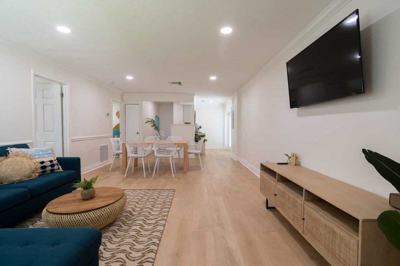 402 South Orlando Avenue - Photo 3 of 72