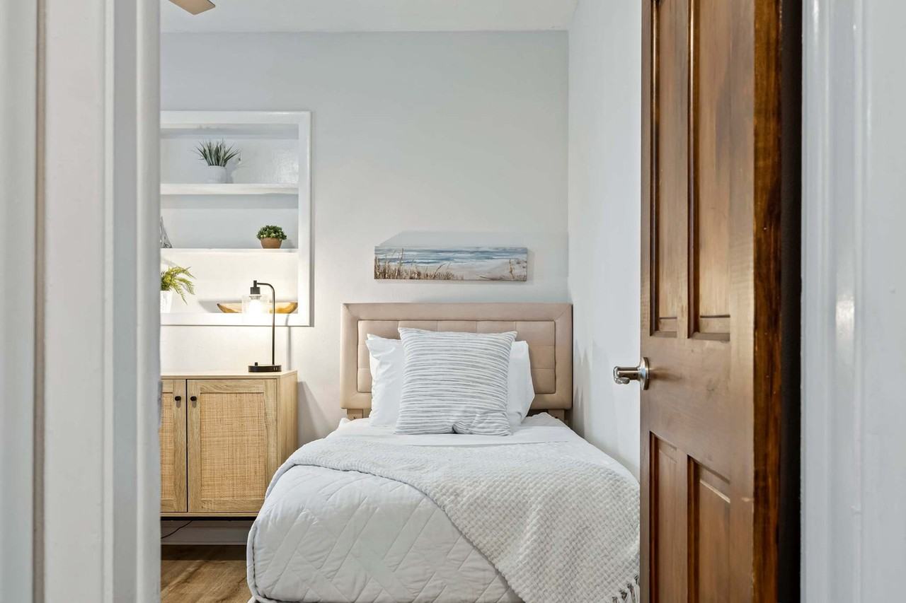 105 Northeast 3rd Street - Photo 5 of 23