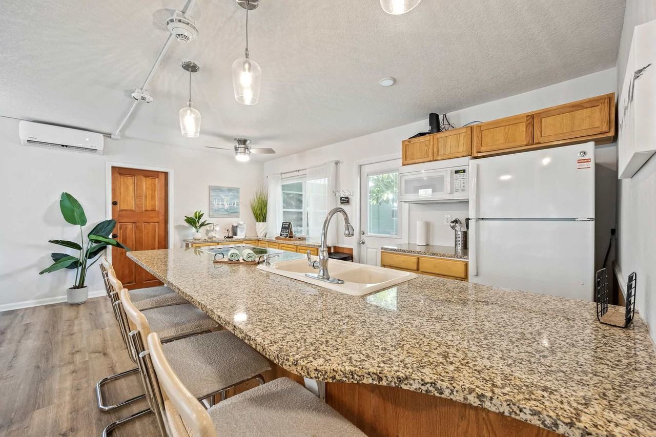 105 Northeast 3rd Street - Photo 7 of 23