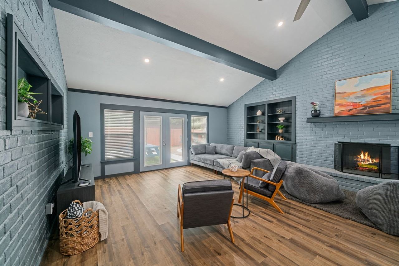 2411 29th Ave N #1056454P - Photo 2 of 42