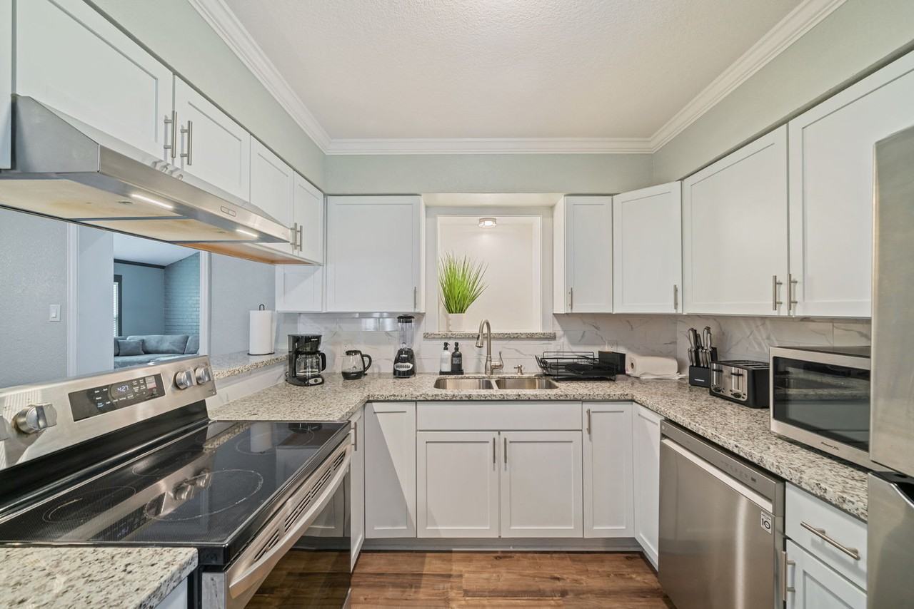 2411 29th Ave N #1056454P - Photo 3 of 42