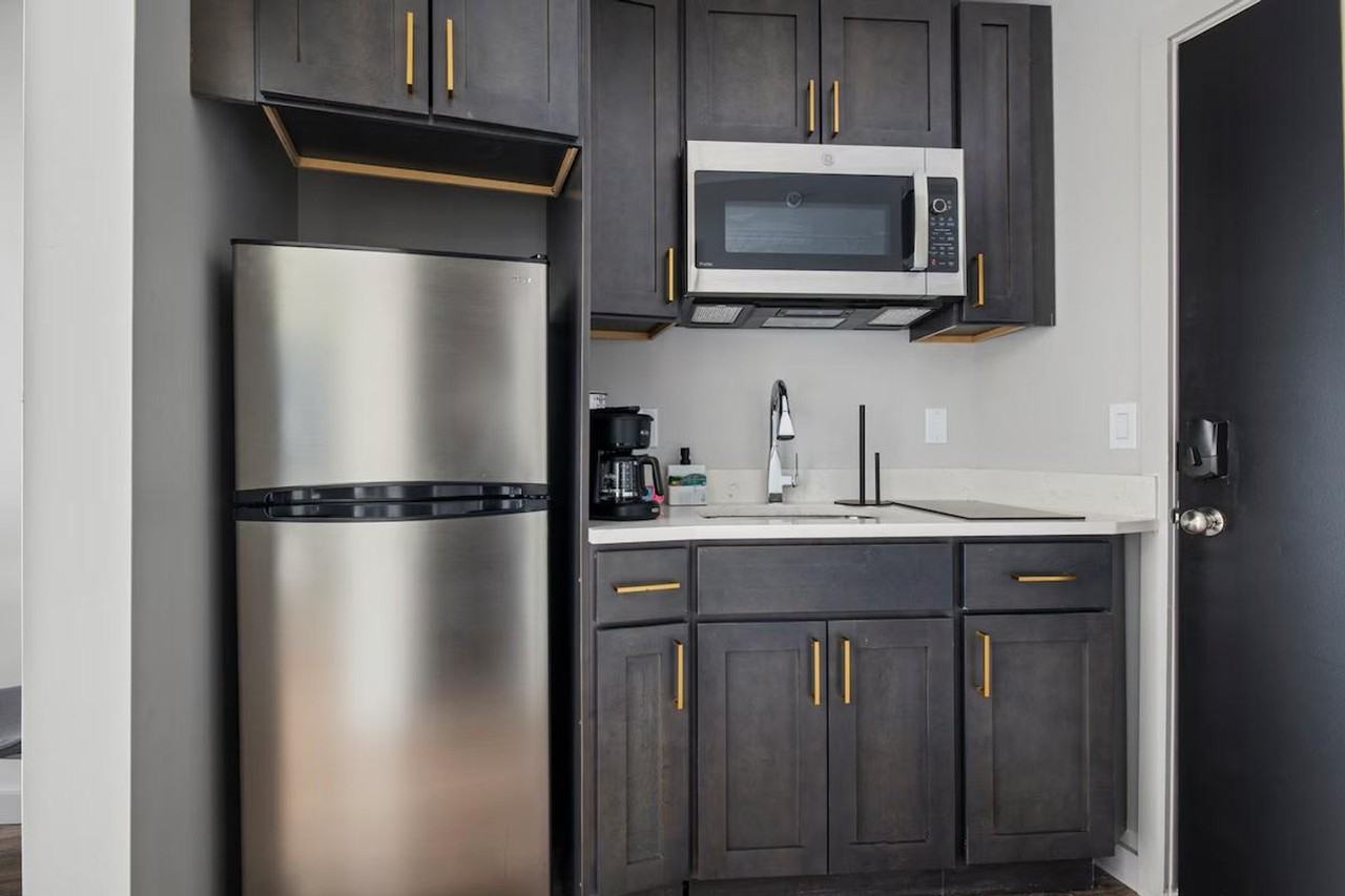 133 Wickham Ave Apt 3 #1056802P - Photo 2 of 9