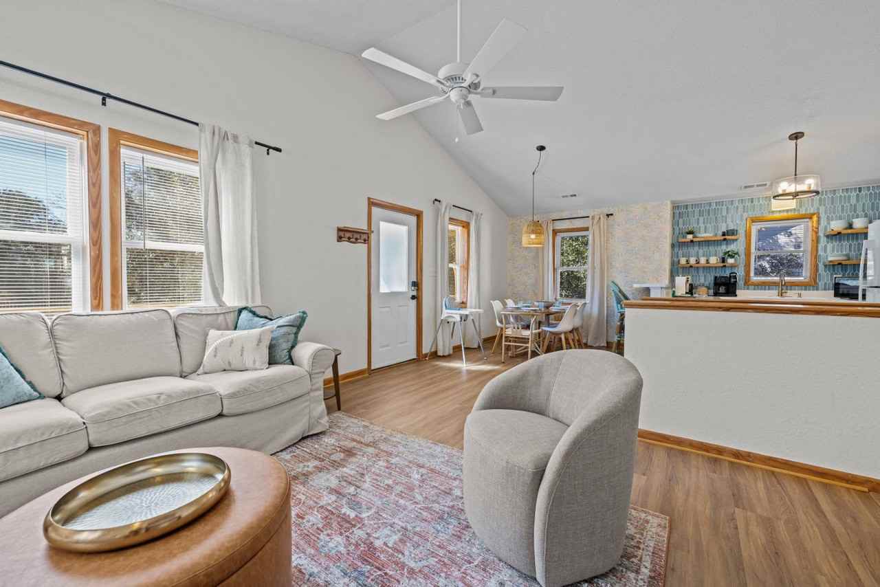 2027 Hampton St #1060716P - Photo 4 of 48