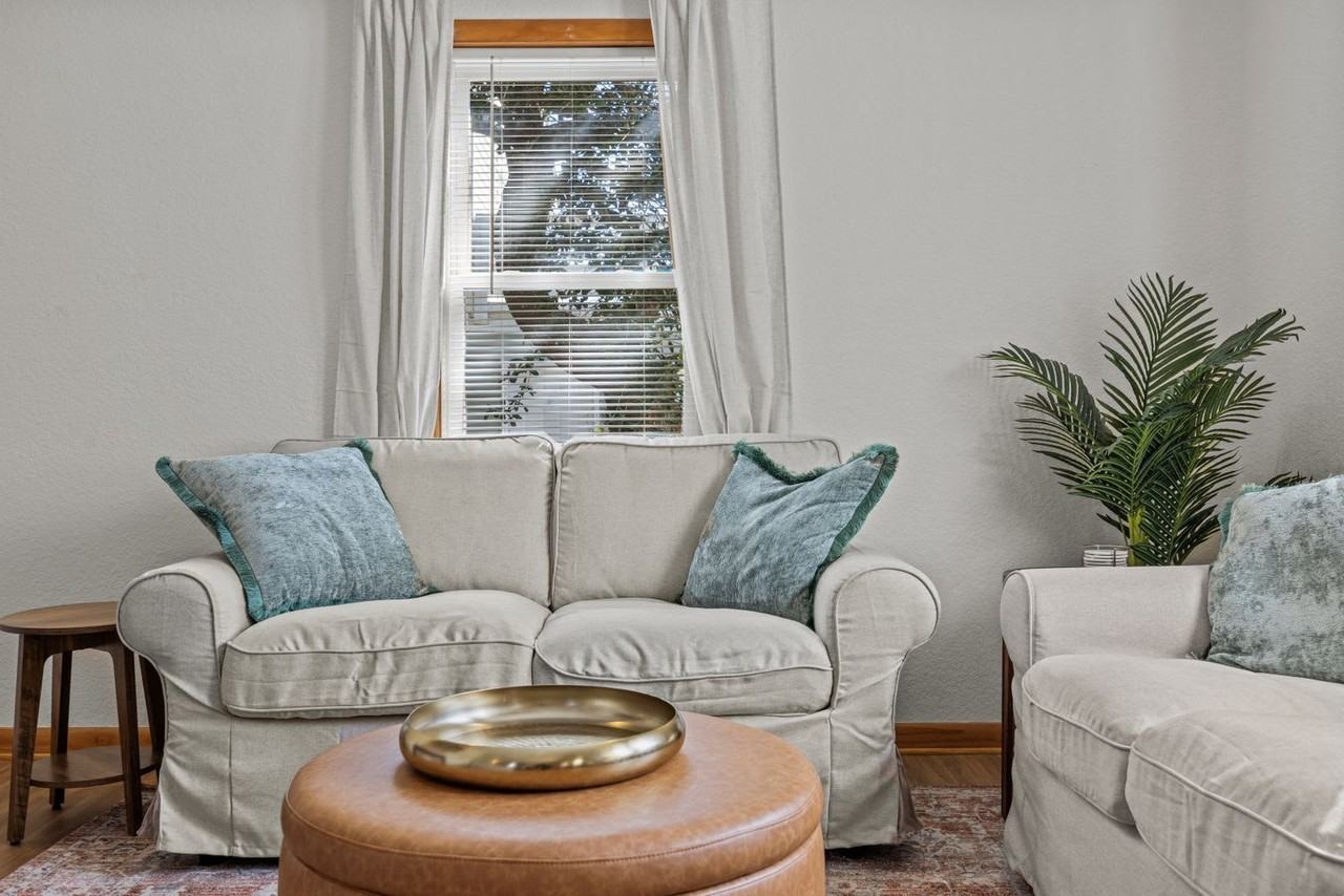 2027 Hampton St #1060716P - Photo 5 of 48