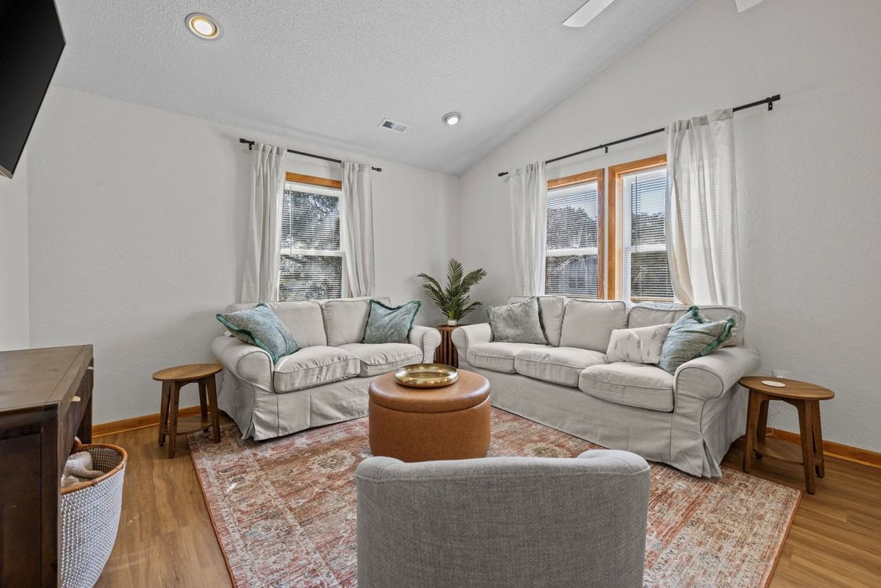 2027 Hampton St #1060716P - Photo 6 of 48