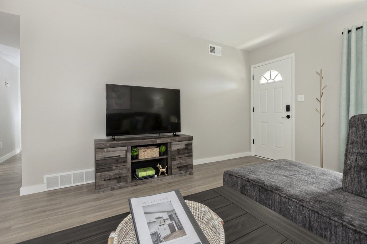 754 Hemlock Dr #1061094P - Photo 2 of 38