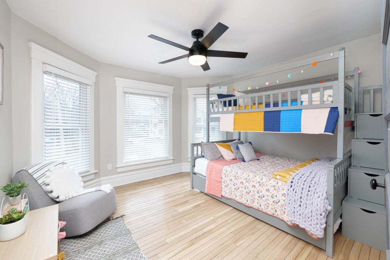 713 Crosby St #1061099P - Photo 3 of 44