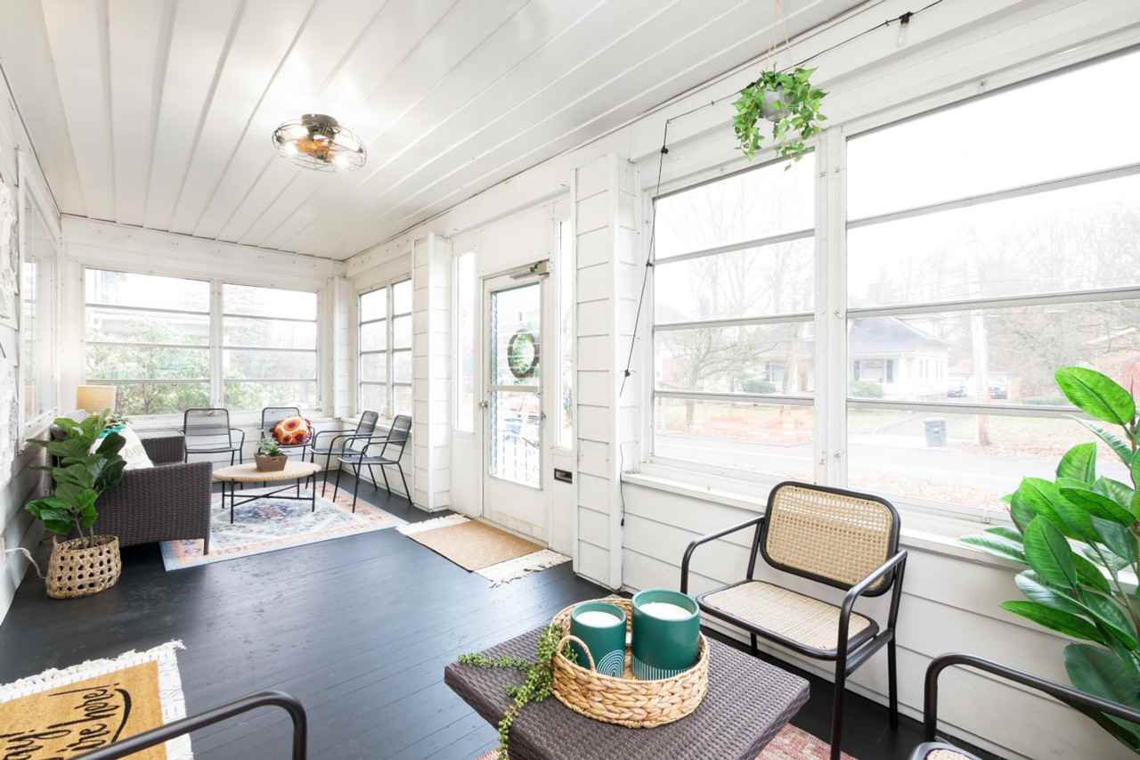 713 Crosby St #1061099P - Photo 5 of 44