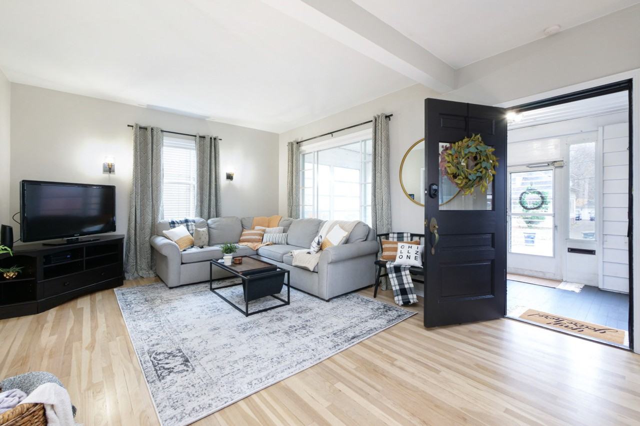 713 Crosby St #1061099P - Photo 7 of 44