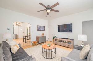 featured image of 405 Michigan St