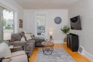 featured image of 710 E Franklin St