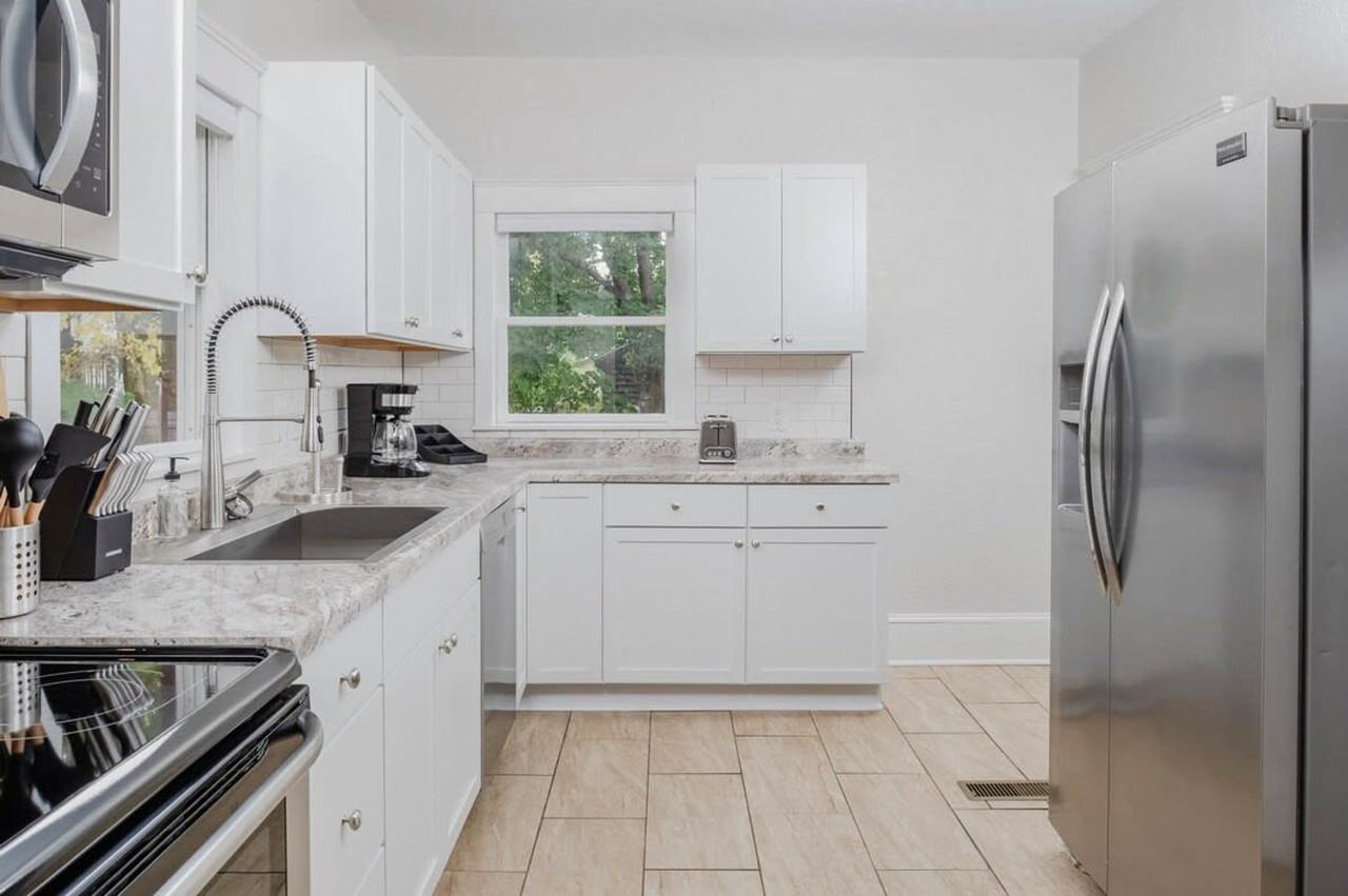 710 E Franklin St #1061627P - Photo 3 of 21