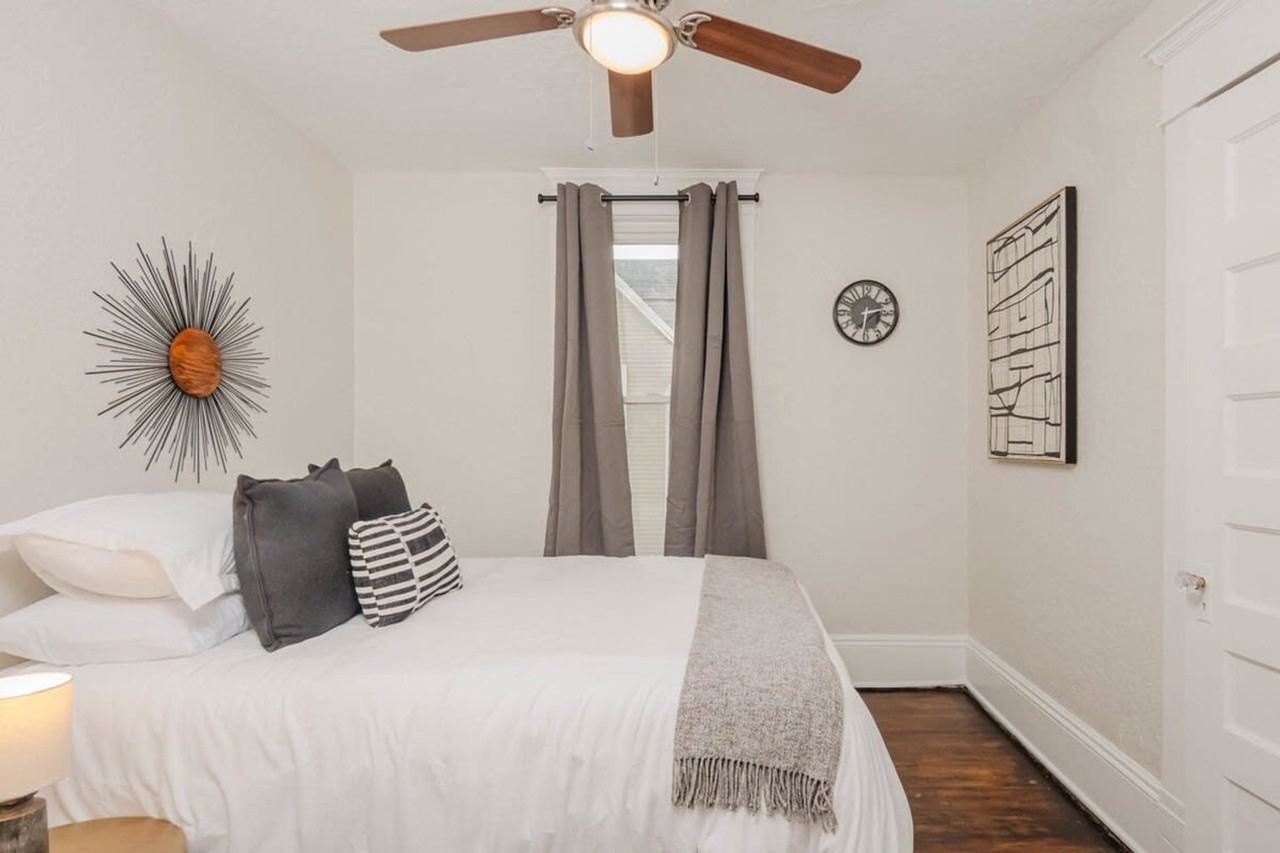 710 E Franklin St #1061627P - Photo 6 of 21