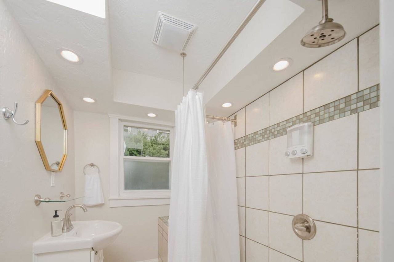 710 E Franklin St #1061627P - Photo 7 of 21