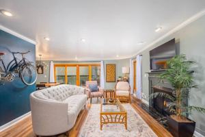 featured image of 111 River Dr