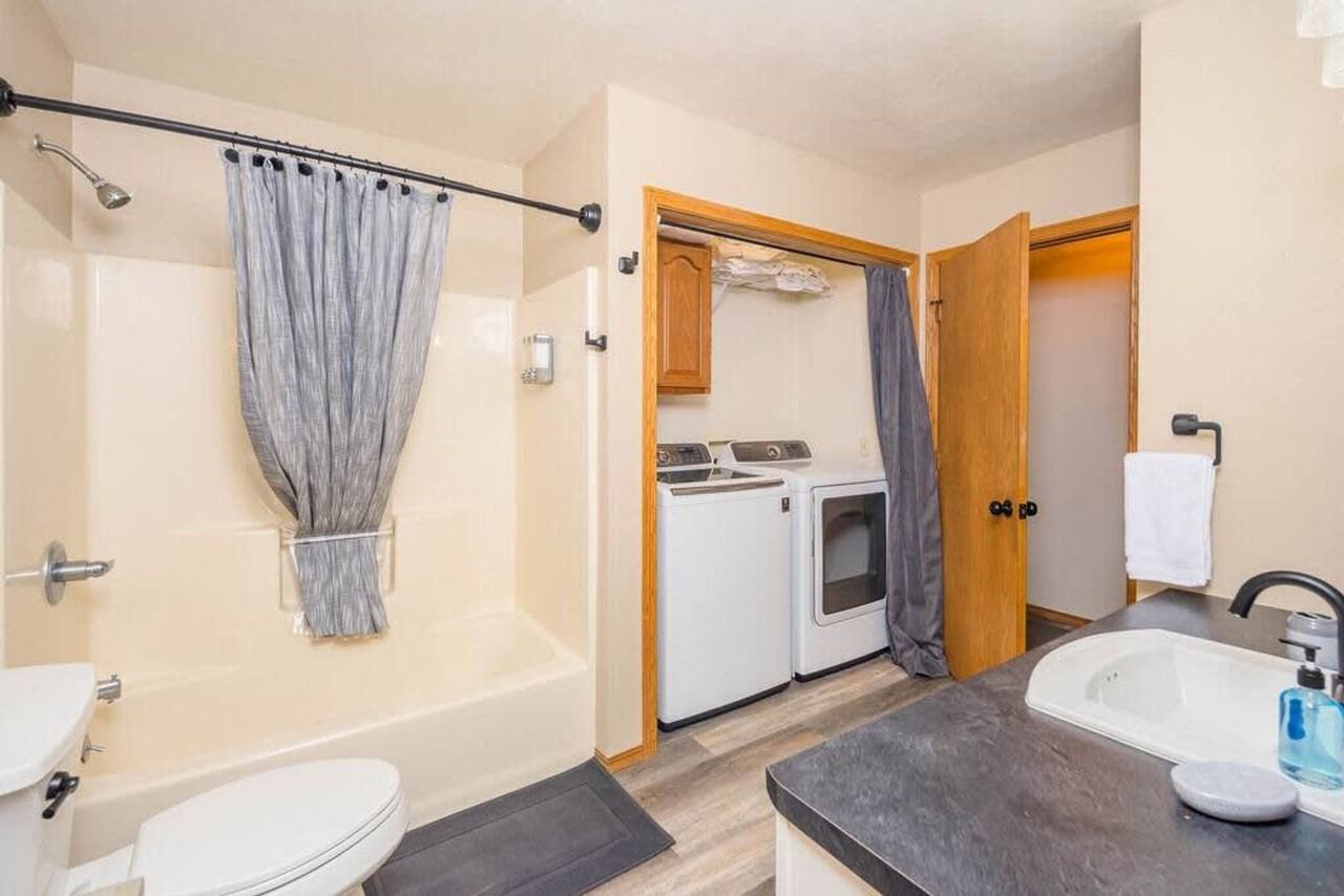 N307 Eastowne Ct #1061648P - Photo 7 of 13