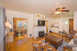 featured image of 826 E John St