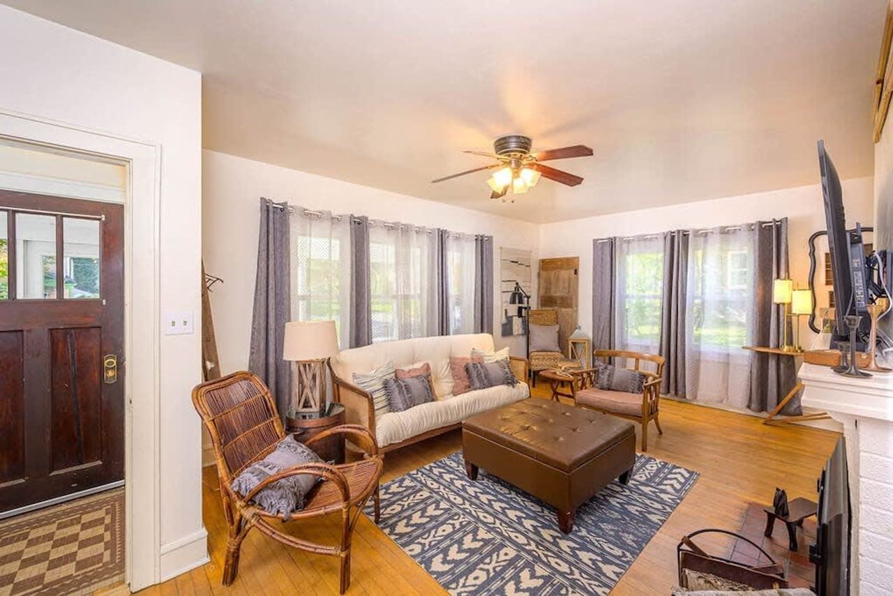 826 E John St #1061650P - Photo 3 of 21