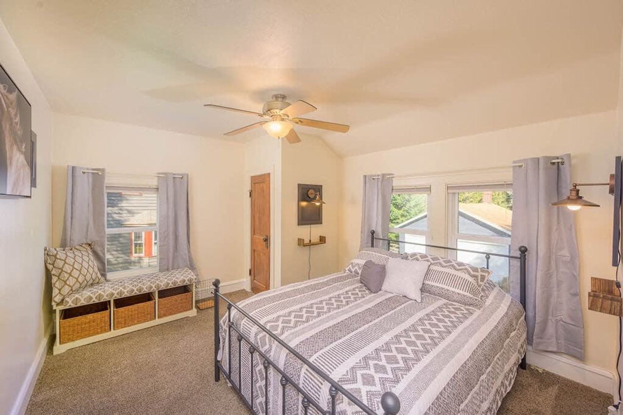 826 E John St #1061650P - Photo 5 of 21